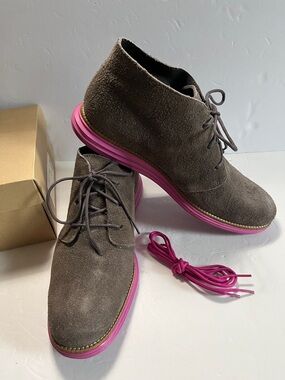 COLE HAAN 2014 Lunargrand Chukka Boots/Grey suede/Pink 10.5M